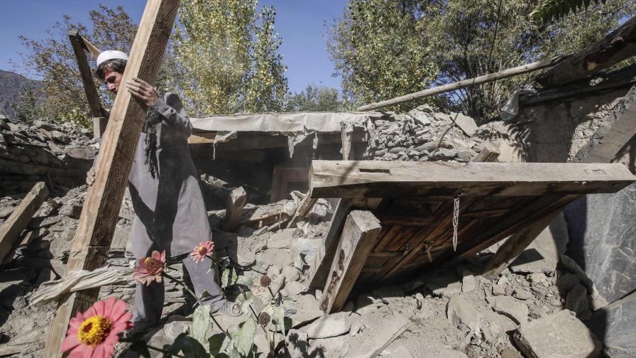 La ayuda tarda en llegar ante desesperación de los supervivientes del seísmo