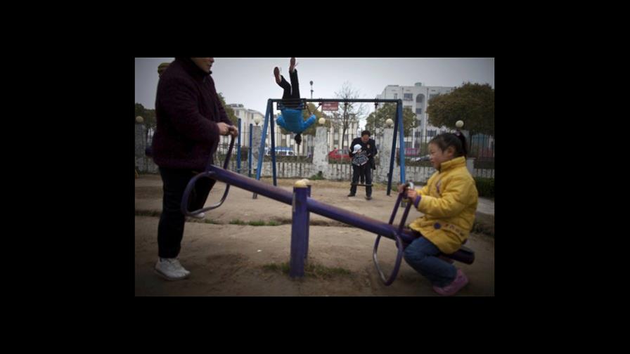Abolición de política de un hijo beneficia a la economía de China