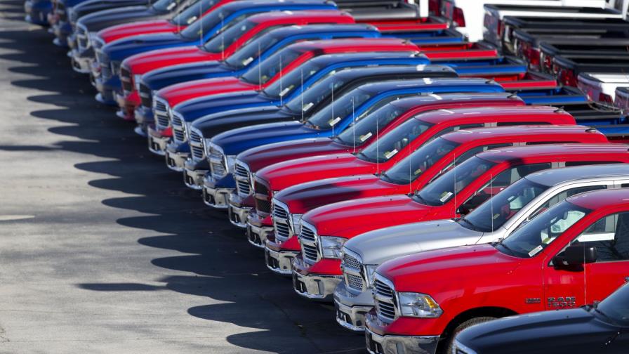 Fiat Chrysler retira 894,000 autos por fallos en los frenos y en el airbag