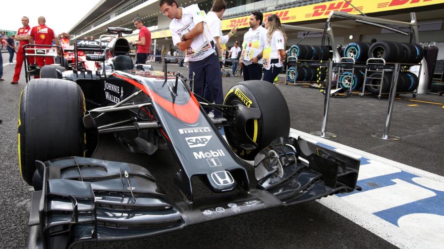 Alonso, penalizado 10 puestos en parrilla de salida por cambio de motor