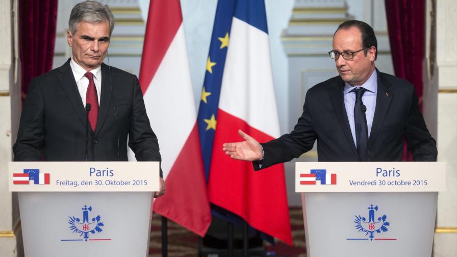 Hollande pide ante el canciller austríaco que no se levanten muros en Europa