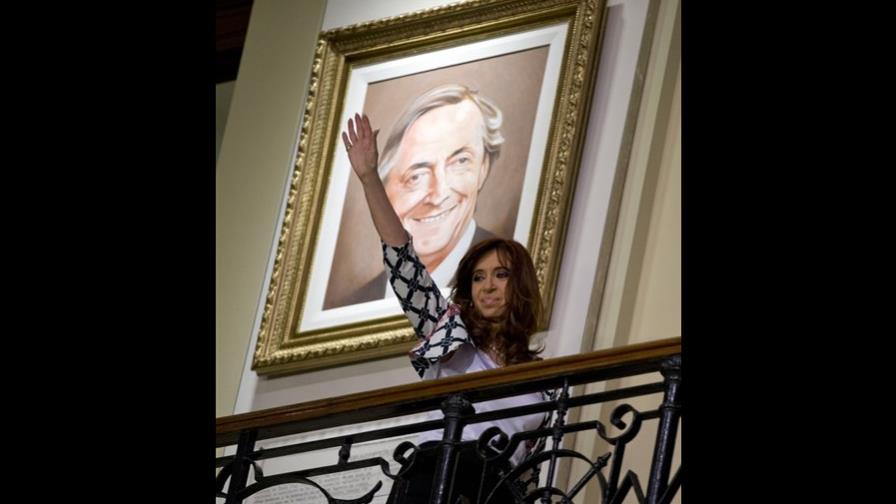 Juez en EEUU ordena a Argentina pagar 6.100 millones de dólares a tenedores de bonos