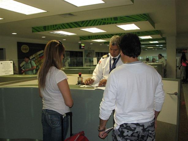 Chequeos de Migración crean retrasos en el Aeropuerto Las Américas