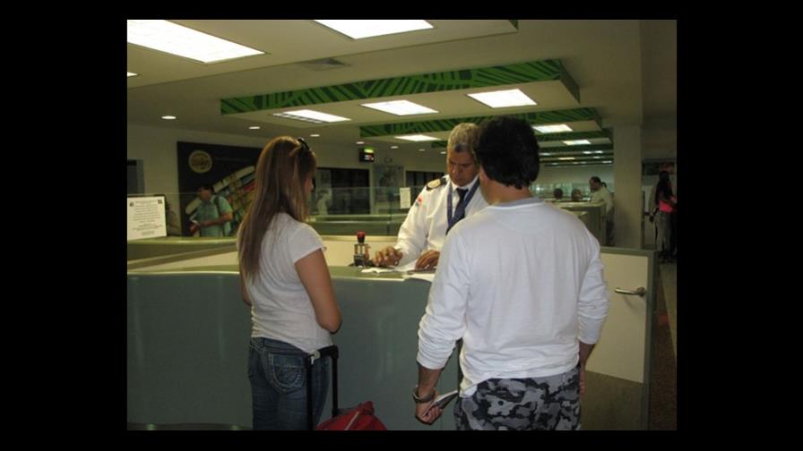 Chequeos de Migración crean retrasos en el Aeropuerto Las Américas