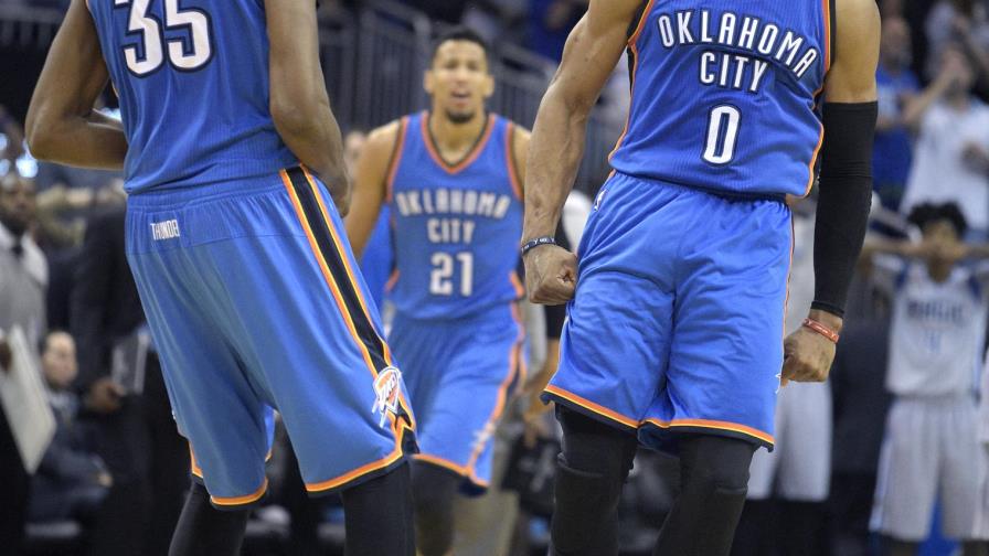 Westbrook y Durant lucen en remontada de Thunder ante Magic 