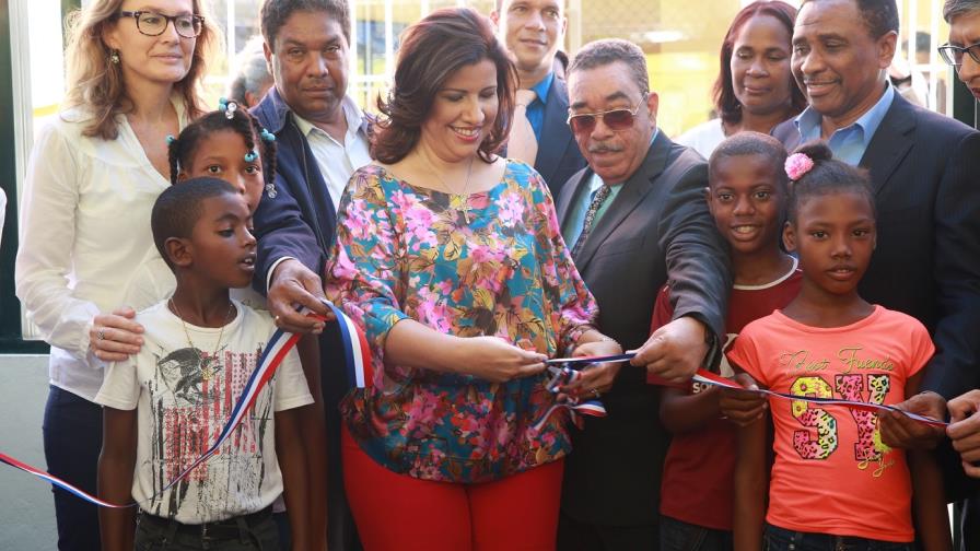Gobierno inaugura Centro Tecnológico Comunitario en Barahona