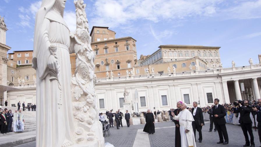 El Vaticano arresta a monseñor por filtración de documentos El Vaticano arresta a monseñor por filtración de documentos