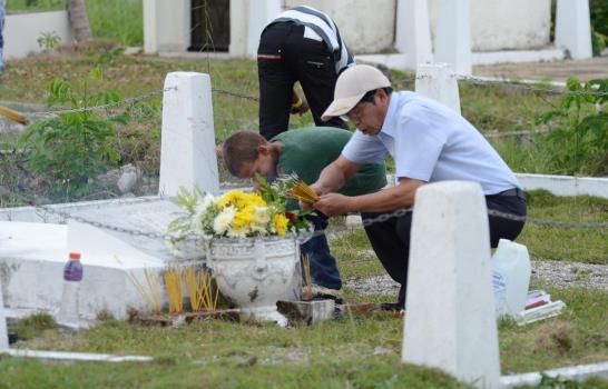 Cada vez van menos parientes de difuntos a los cementerios
