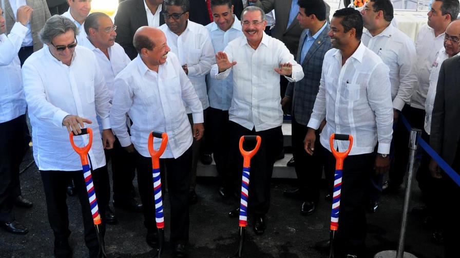 Con una inversión superior a los 800 millones de pesos el Gobierno inicia obras en Puerto Plata Con una inversión superior a los 800 millones de pesos el Gobierno inicia obras en Puerto Plata