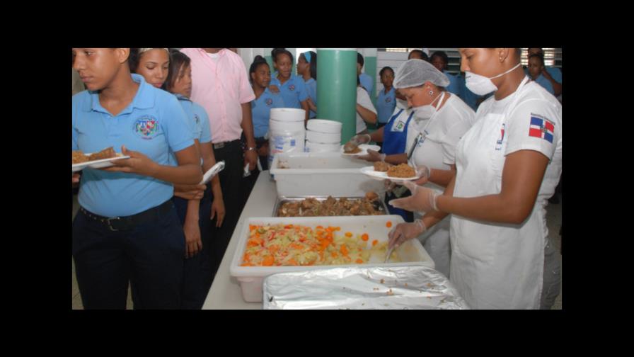 Suplidores de comida de tanda extendida del sur amenazan con dejar programa por falta de pago