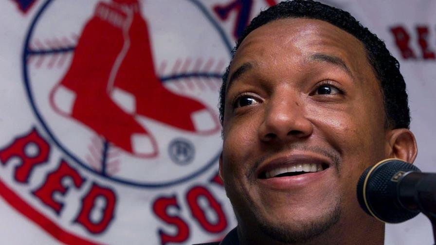 Aduanas entrega pertenencias retenidas a Pedro Martínez Aduanas entrega pertenencias retenidas a Pedro Martínez