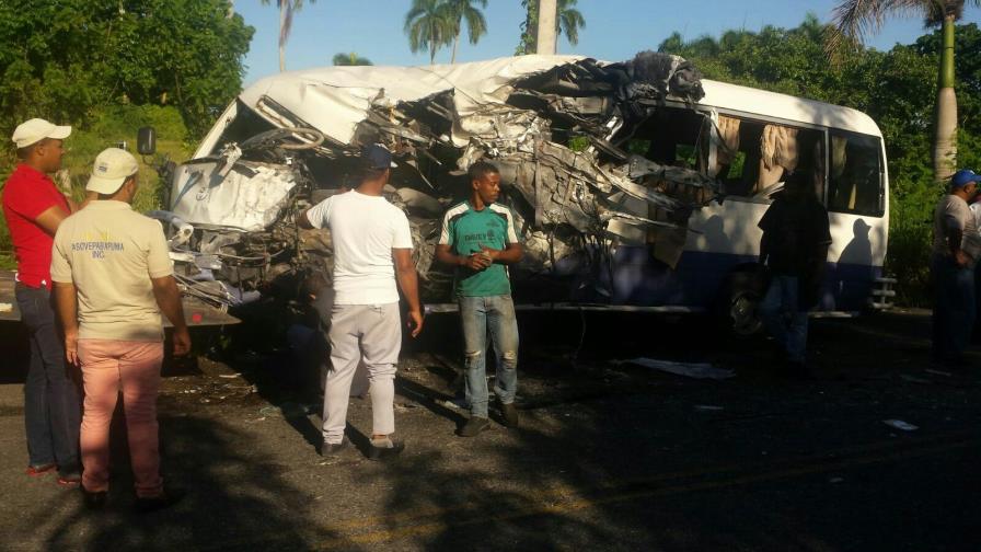 Al menos 20 heridos en choque de dos autobuses que transportaban personal de hoteles de Bávaro