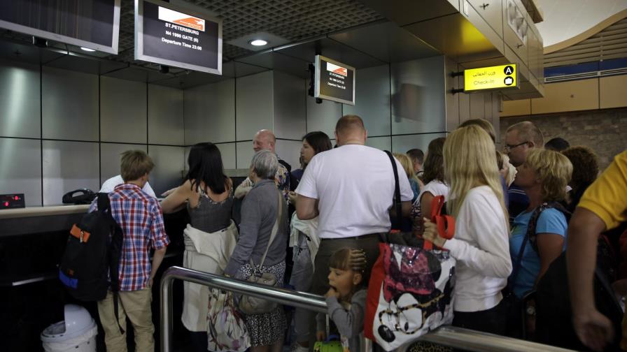 Rusia suspende sus vuelos a Egipto y decide evacuar a sus turistas