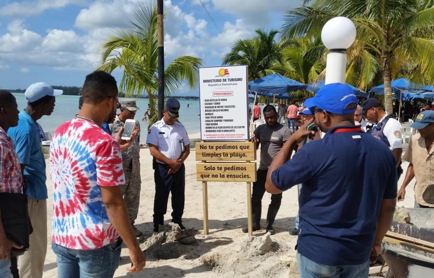 Autoridades buscan adecentar la playa de Boca Chica