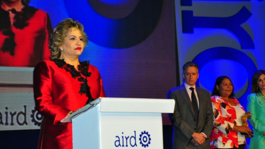 Alexandra Izquierdo resalta retos de la industria en RD