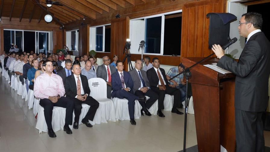 Navarro dice nueva política exterior busca reposicionar la imagen del país  