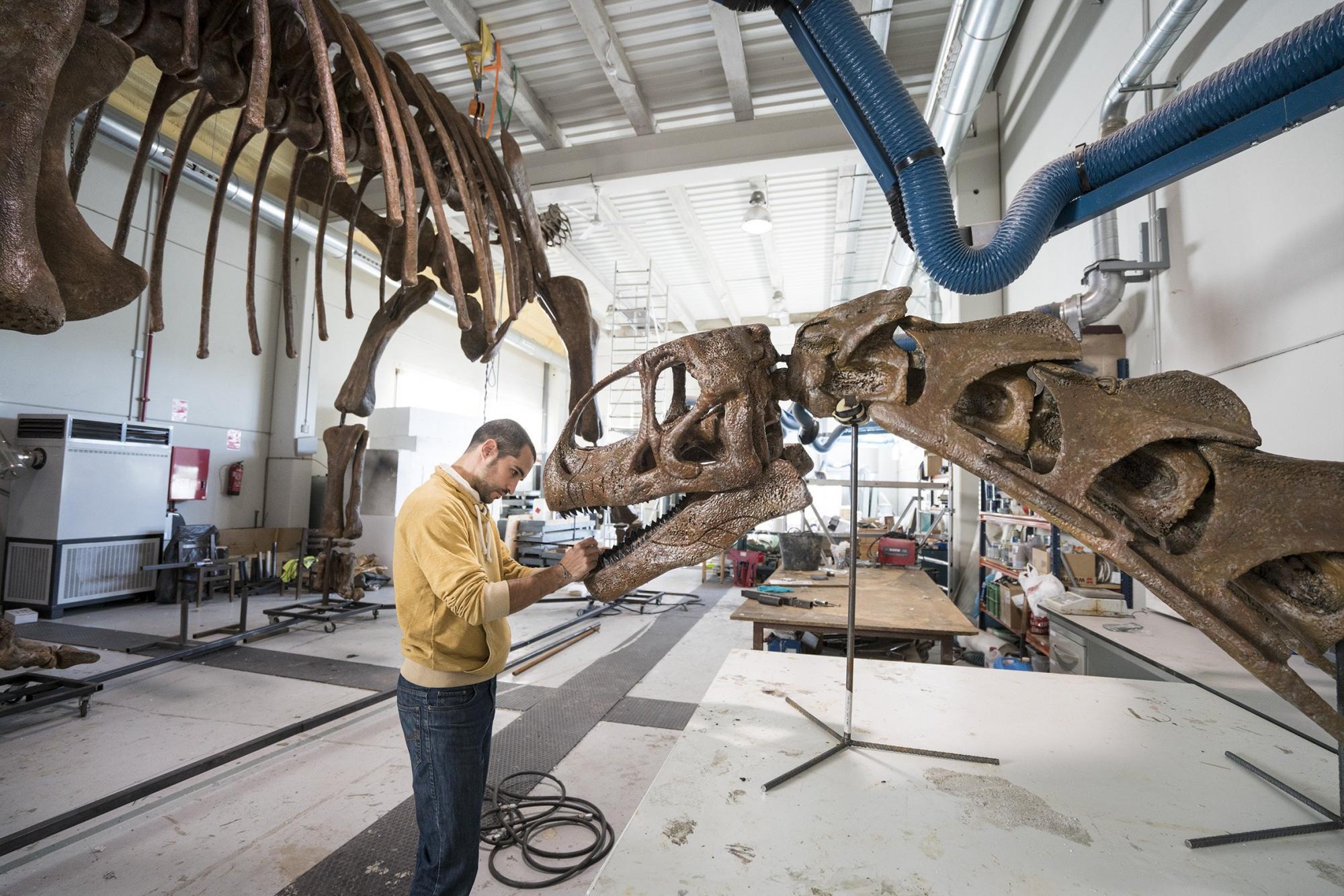 Los escultores de dinosaurios se forman en teruel