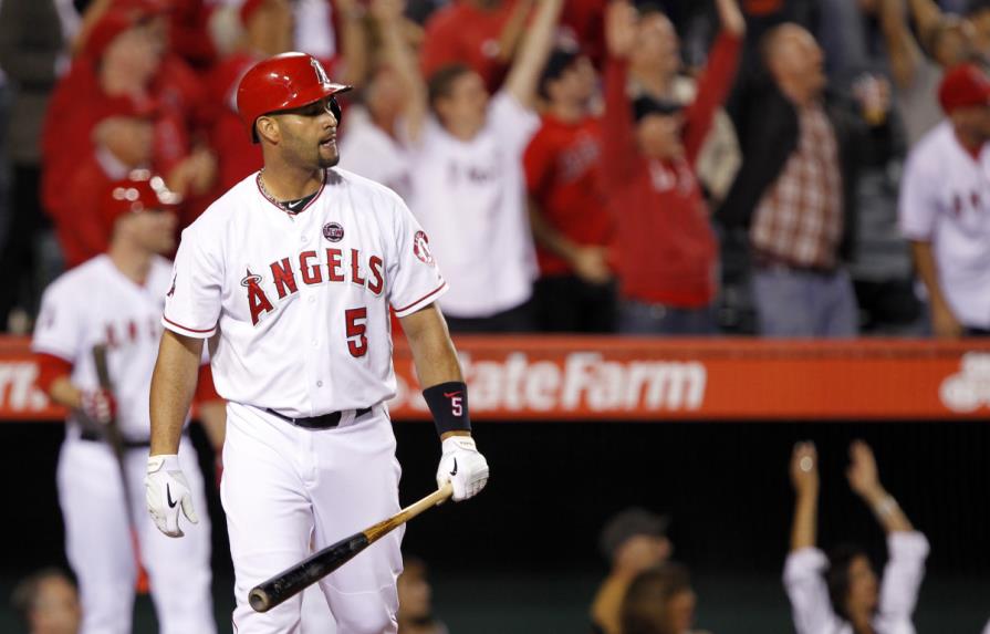 Albert Pujols es operado del pie derecho y se perderá cuatro meses y medio