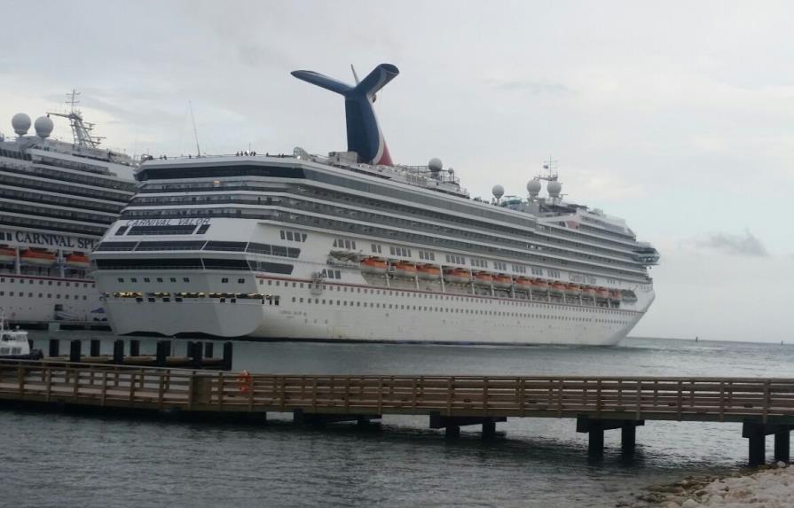 Llegan dos cruceros con más de ocho mil turistas al puerto de Maimón, en Puerto Plata