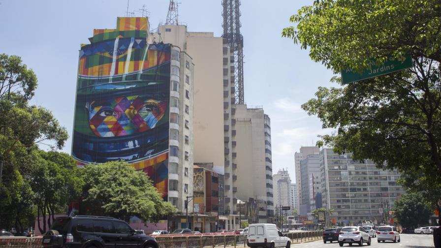  Kobra inmortaliza a Ayrton Senna en el corazón financiero de Brasil