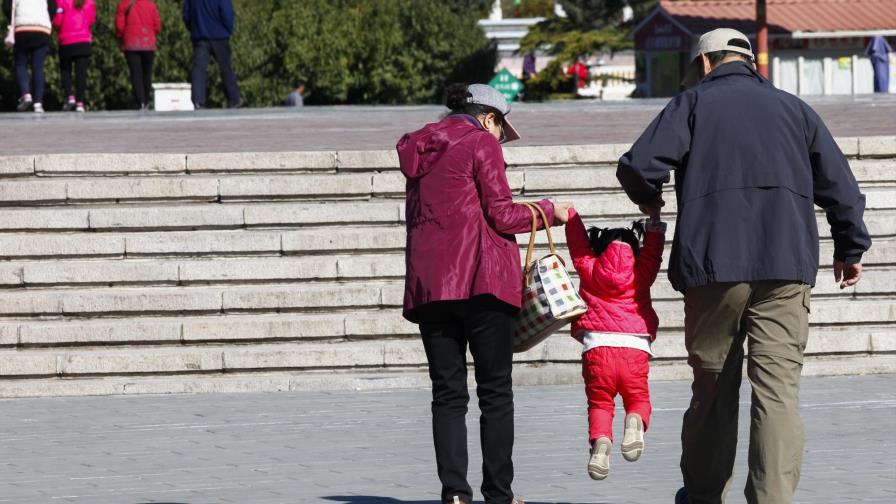 China admite que población activa se reducirá pese a suspensión hijo único China admite que población activa se reducirá pese a suspensión hijo único