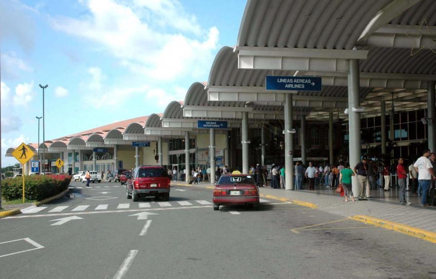 Aduanas se incauta de US$200 mil en una maleta en el aeropuerto del Cibao 