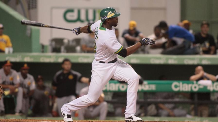 Las Estrellas ganan y ascienden al primer lugar del torneo de béisbol invernal