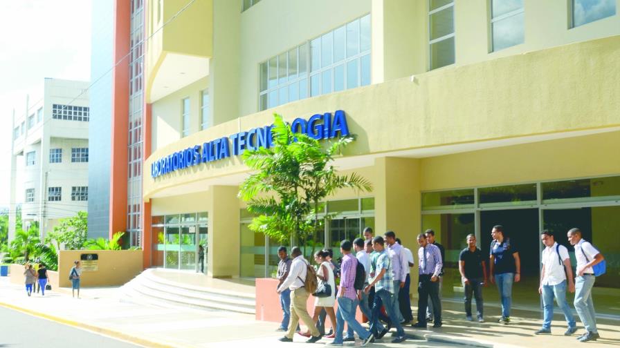 OISOE entrega a la UASD los laboratorios de ingeniería