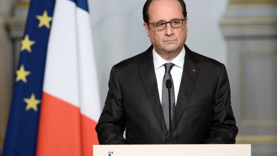 Hollande acusa al Estado Islámico de haber cometido los atentados de París, un “acto de guerra”