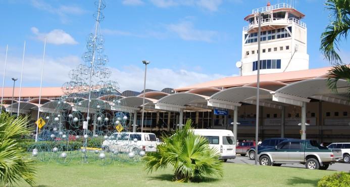Envían a prisión a mujer acusada de ingresar con US$ 255 mil por aeropuerto