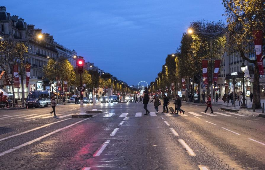 Tras los atentados, los lugares emblemáticos de compras se quedan desiertos en París
