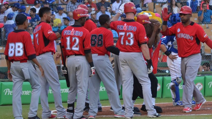Escogido vence al Licey y escala la segunda posición del béisbol dominicano