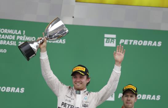 Nico Rosberg hace valer la pole y se corona en Brasil