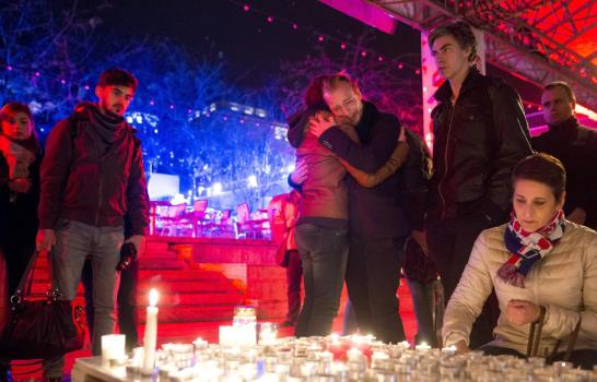 París llora a sus caídos y lucha por retornar a la normalidad