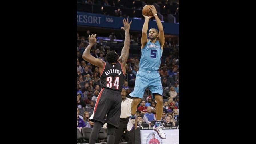 Hornets derrotan a Blazers; Luis Montero no vio acción 