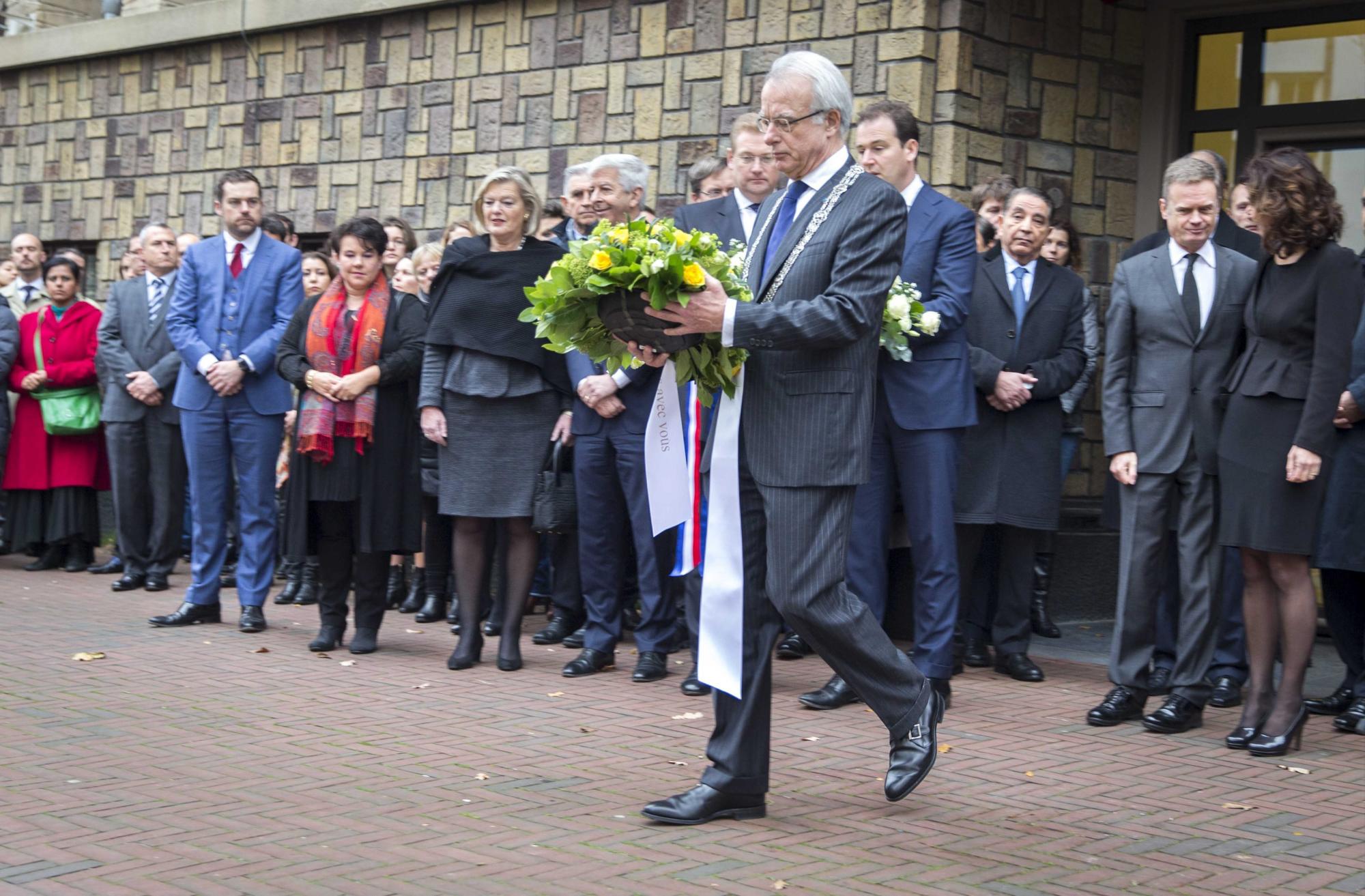 Acto conmemorativo por las víctimas del atentado terrorista en París