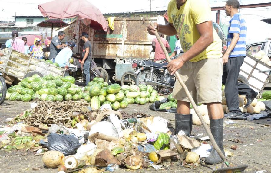 Afirman Mercado Nuevo ha perdido alrededor de 50 % de clientes por cúmulo de basura