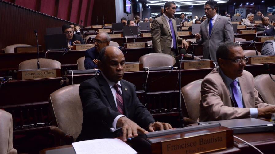 Respaldan y cuestionan la suspensión de varios jueces