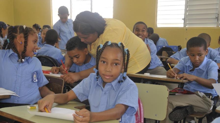 Importación de maestros y rescate del talento criollo