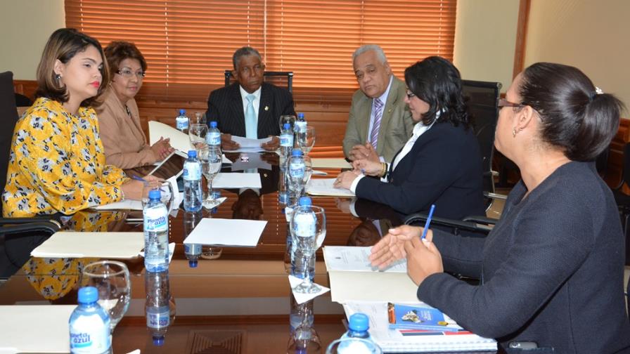 Senadores rinden informe favorable proyecto que incluye asignaturas sobre prevención de drogas en curriculum estudiantil