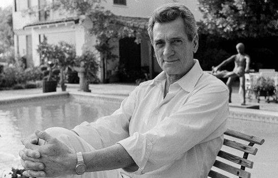 Charlie Sheen, la más reciente de una densa lista de celebridades VIH positivo