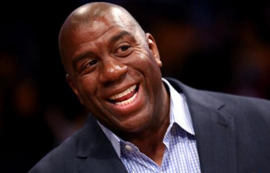 Charlie Sheen, la más reciente de una densa lista de celebridades VIH positivo