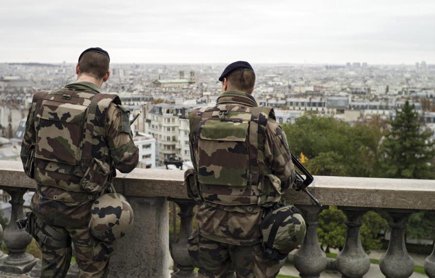 Francia amplía el estado de emergencia a sus territorios de ultramar