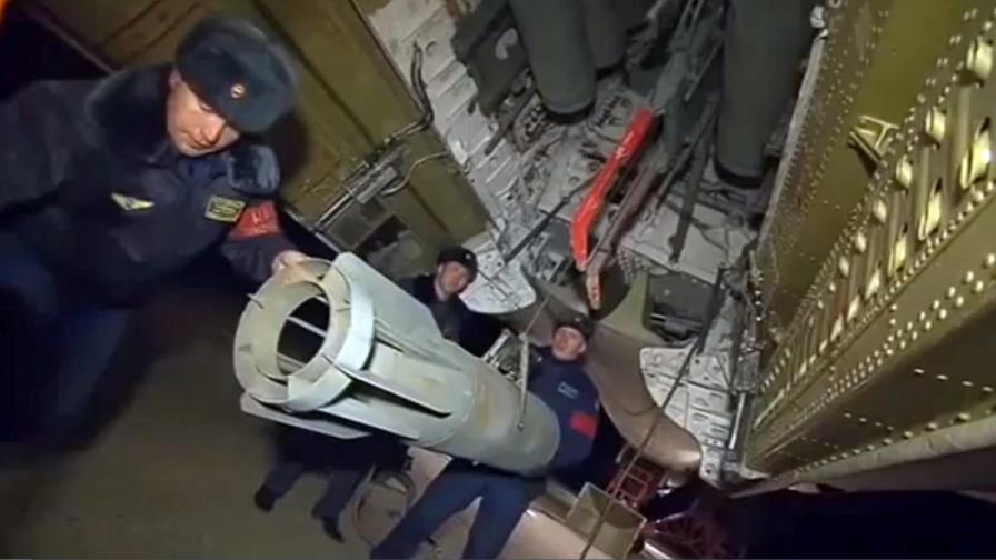 Francia y Rusia bombardean objetivos del Estado Islámico en Siria