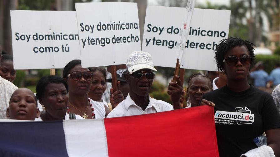 Amnistía Internacional afirma sigue apatridia en República Dominicana
Pide investigar a funcionarios de la JCE y Pasaportes Amnistía Internacional afirma sigue apatridia en República Dominicana
Pide investigar a funcionarios de la JCE y Pasaportes