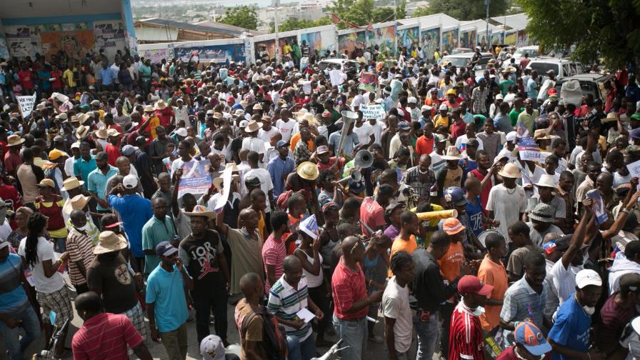 Protesta de partidos políticos deja varios heridos en Puerto Príncipe
