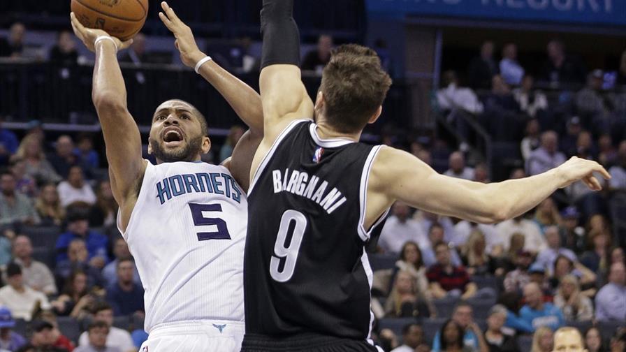 Con 24 puntos de Batum, Hornets superan a Nets 