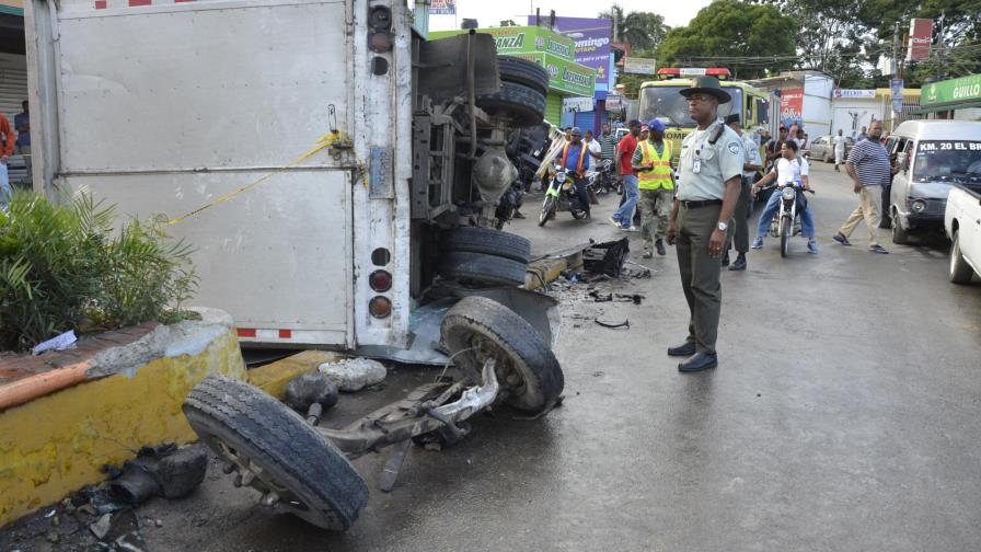 Denuncian son frecuentes accidentes kilómetro 22 de la  Autopista Duarte