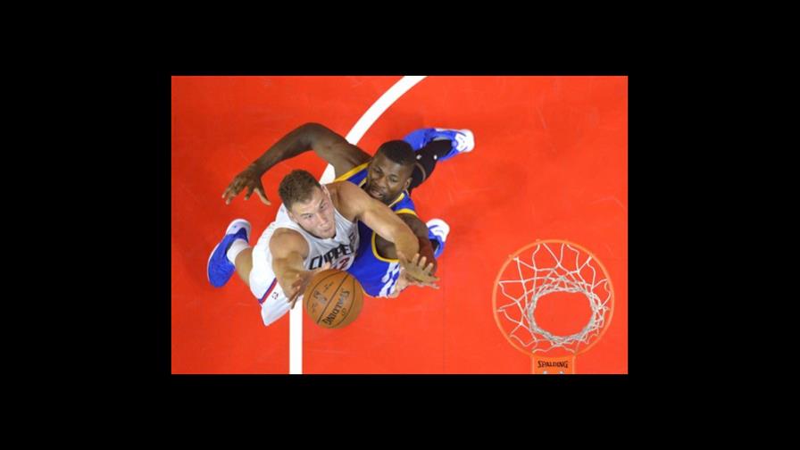 Warriors ganan 124-117 a Clippers, mejoran registro a 13-0