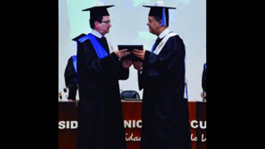 Leonel Fernández, declarado Honoris Causa en Ecuador Leonel Fernández, declarado Honoris Causa en Ecuador